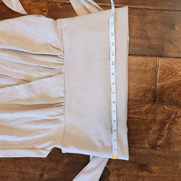 Express tie waist v-neck metallic tank - Picture 9 of 10